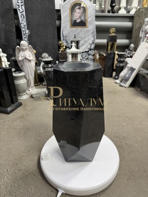 Ваза гранитная 09 — ritualum.ru Ваза гранитная 09 — ritualum.ru